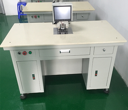 自動衝孔機